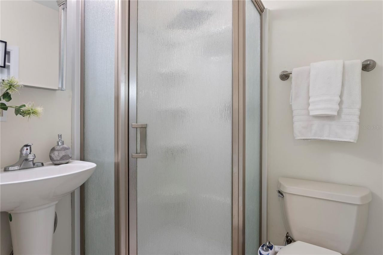 417 Hampton Avenue Ne, Saint Petersburg, FL 33703 Photo