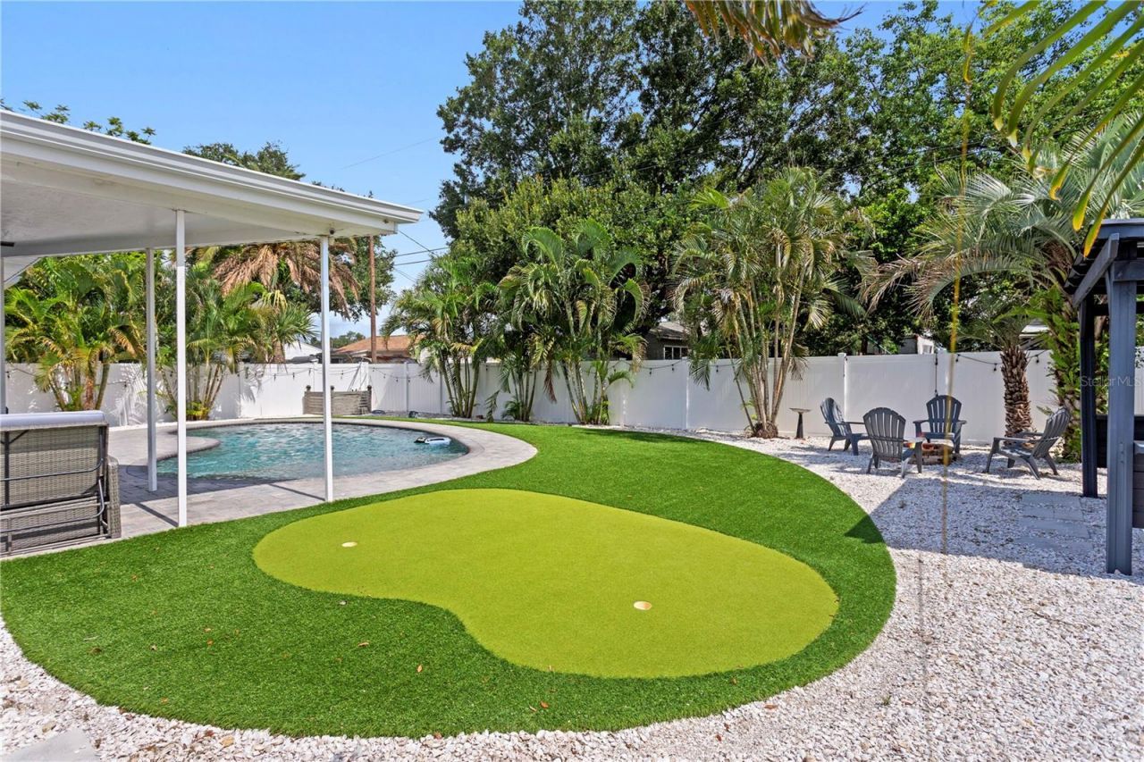 417 Hampton Avenue Ne, Saint Petersburg, FL 33703 Photo