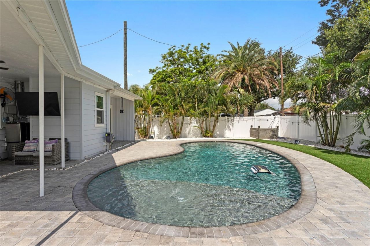 417 Hampton Avenue Ne, Saint Petersburg, FL 33703 Photo