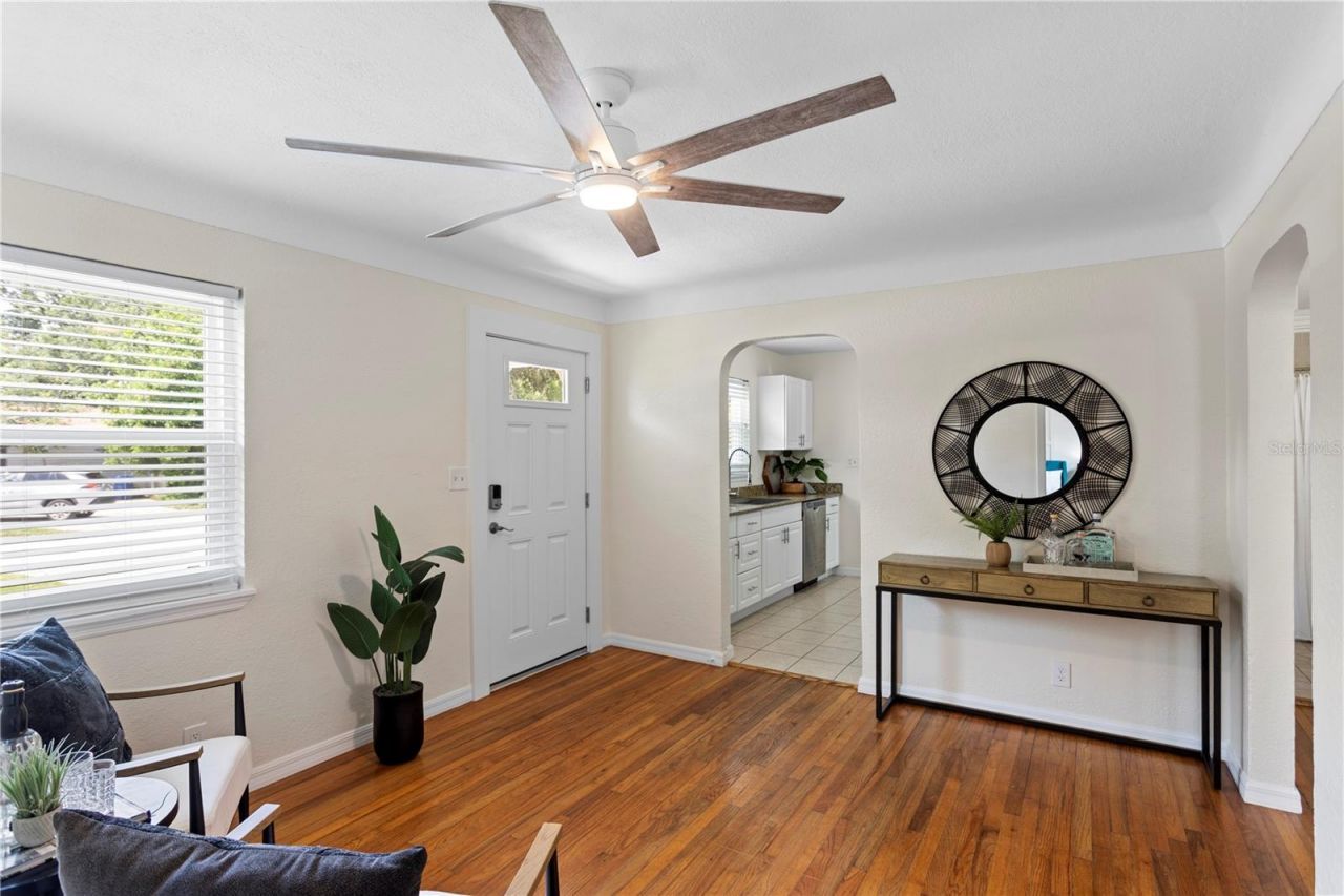 417 Hampton Avenue Ne, Saint Petersburg, FL 33703 Photo