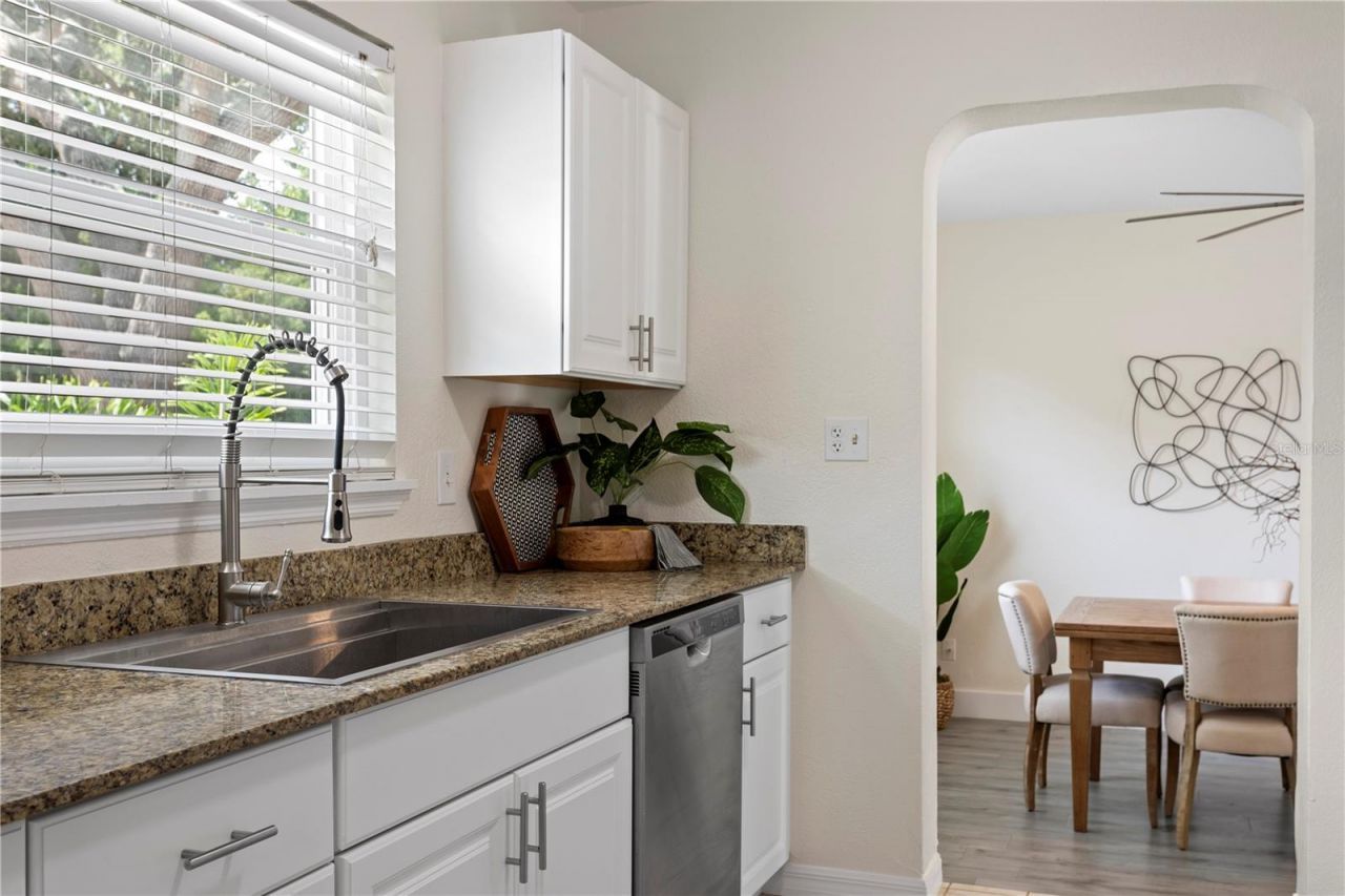 417 Hampton Avenue Ne, Saint Petersburg, FL 33703 Photo