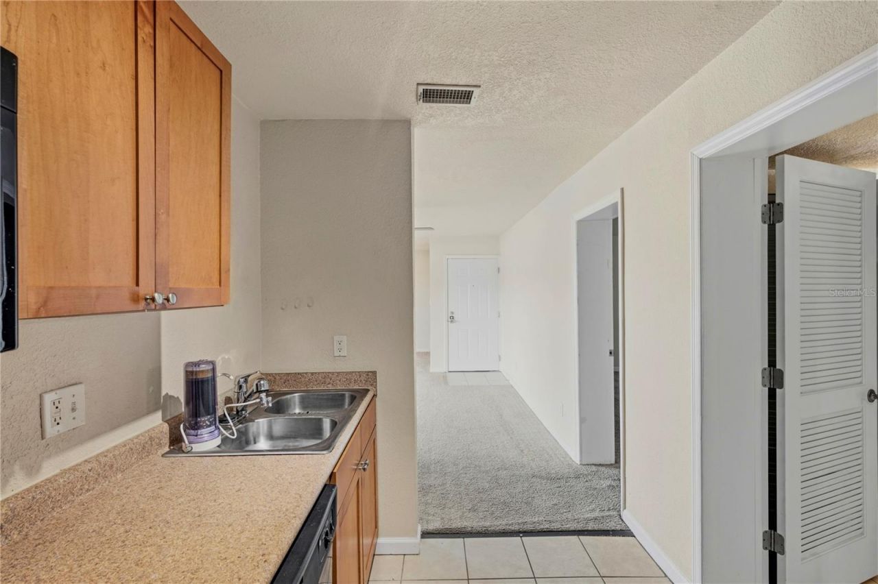 151 Seahorse Drive Se, Unit B, Saint Petersburg, FL 33705 Photo