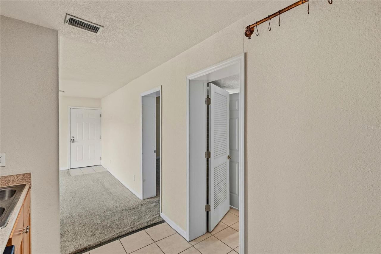 151 Seahorse Drive Se, Unit B, Saint Petersburg, FL 33705 Photo