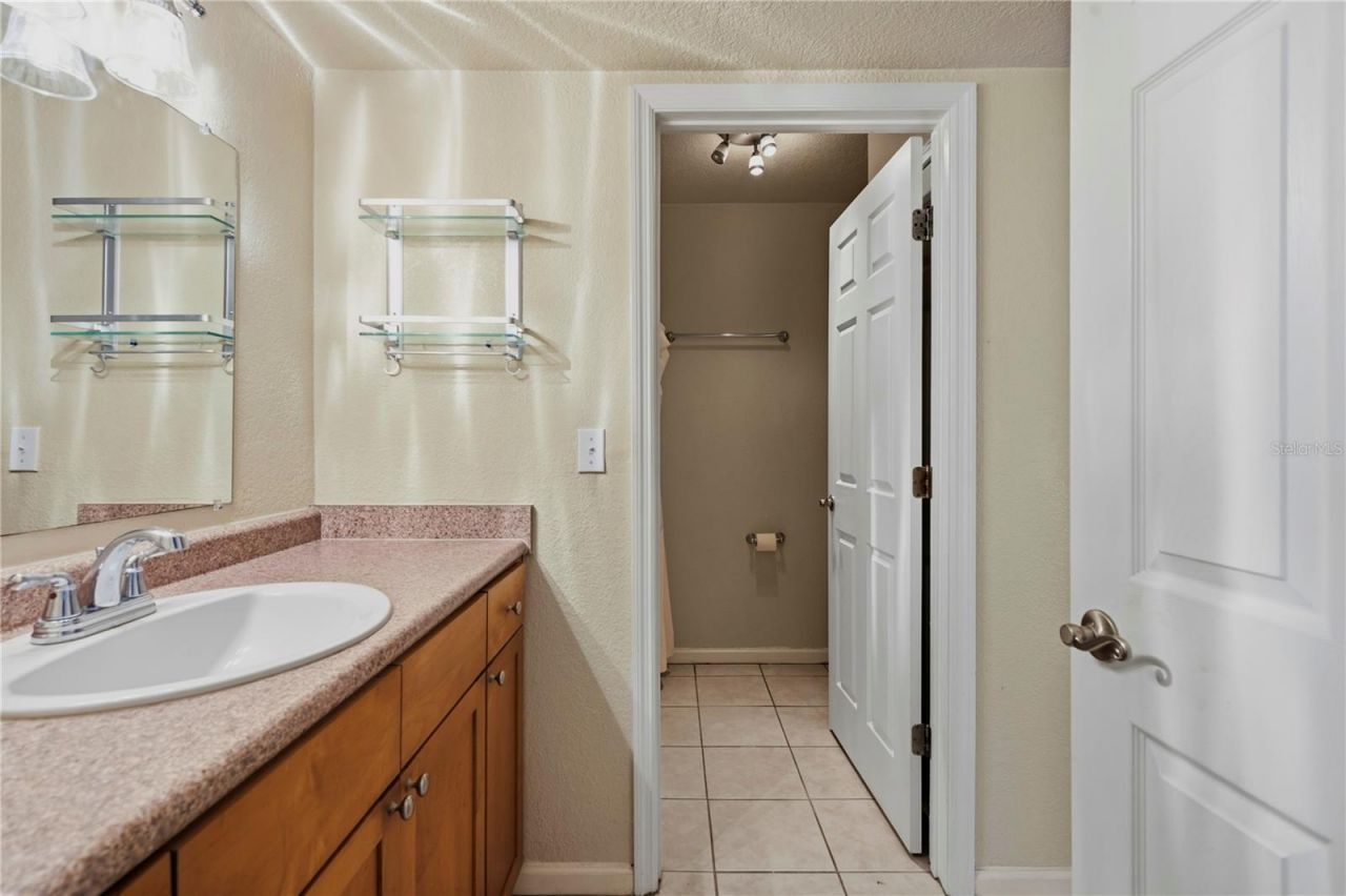 151 Seahorse Drive Se, Unit B, Saint Petersburg, FL 33705 Photo