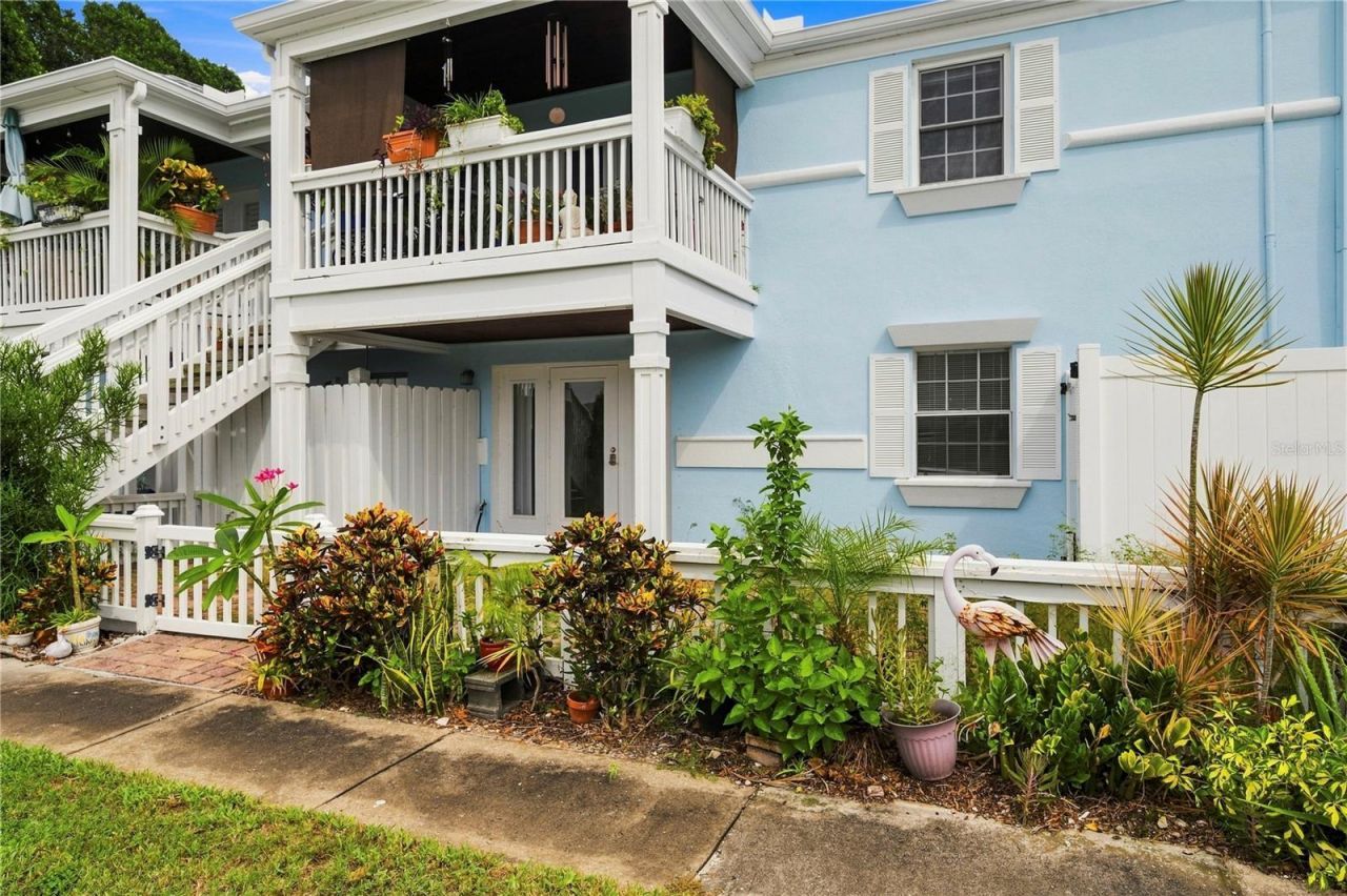 151 Seahorse Drive Se, Unit B, Saint Petersburg, FL 33705 Photo