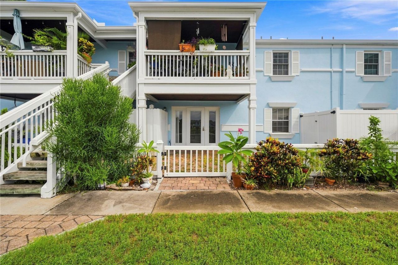 151 Seahorse Drive Se, Unit B, Saint Petersburg, FL 33705 Photo