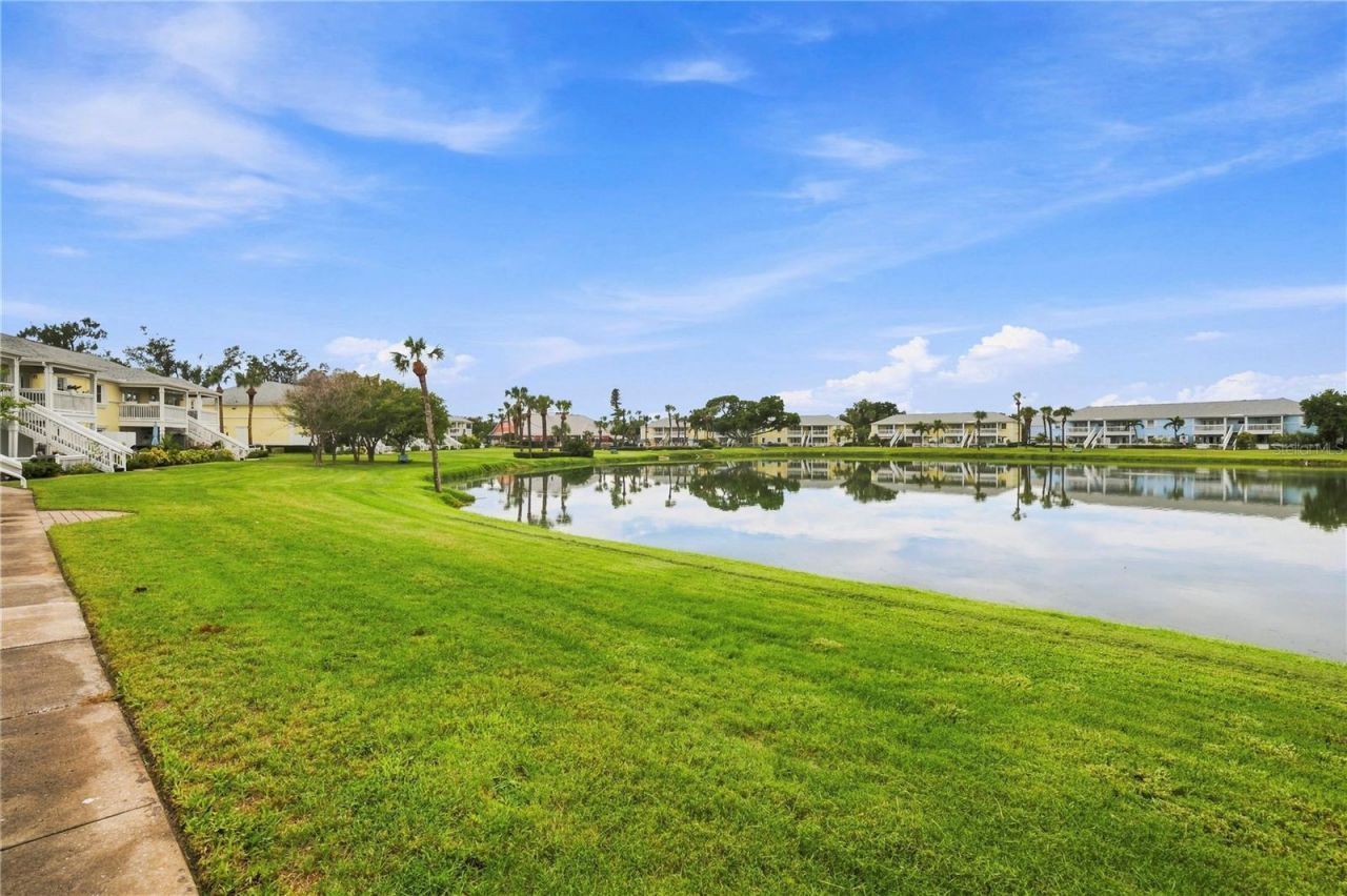 151 Seahorse Drive Se, Unit B, Saint Petersburg, FL 33705 Photo