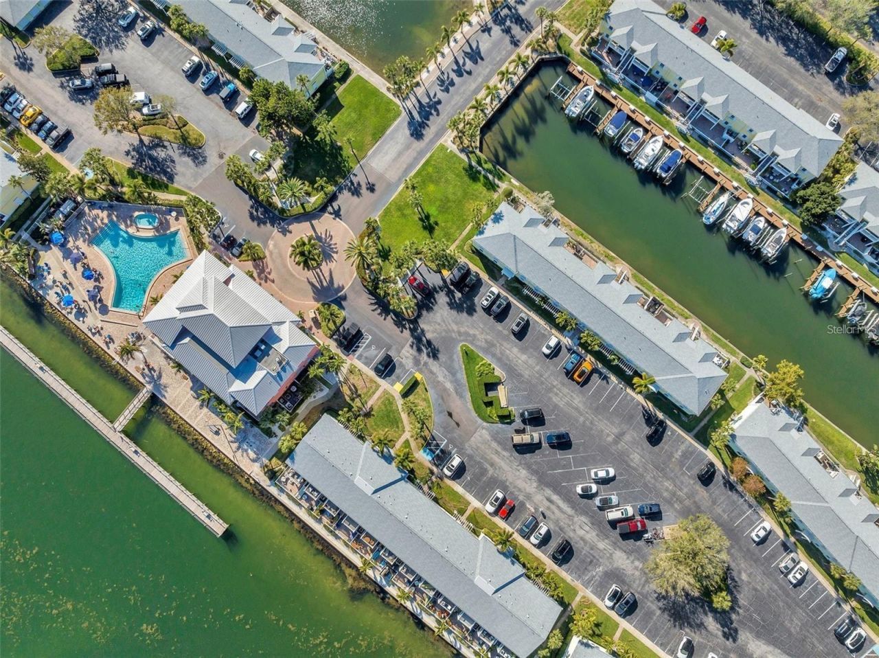 151 Seahorse Drive Se, Unit B, Saint Petersburg, FL 33705 Photo