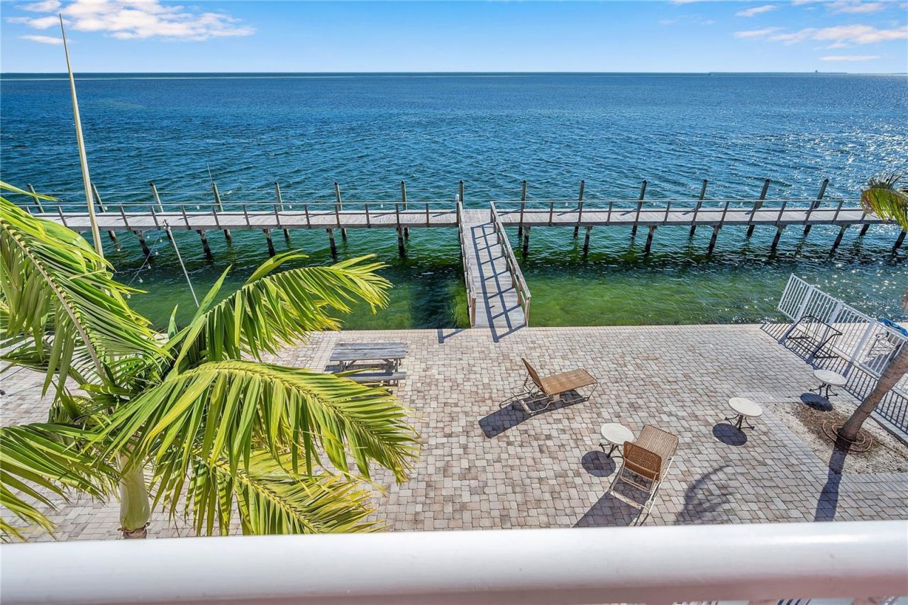151 Seahorse Drive Se, Unit B, Saint Petersburg, FL 33705 Photo