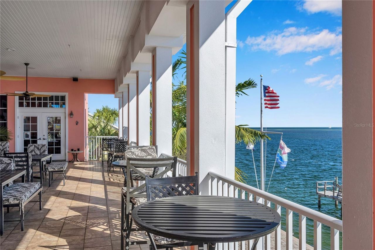 151 Seahorse Drive Se, Unit B, Saint Petersburg, FL 33705 Photo