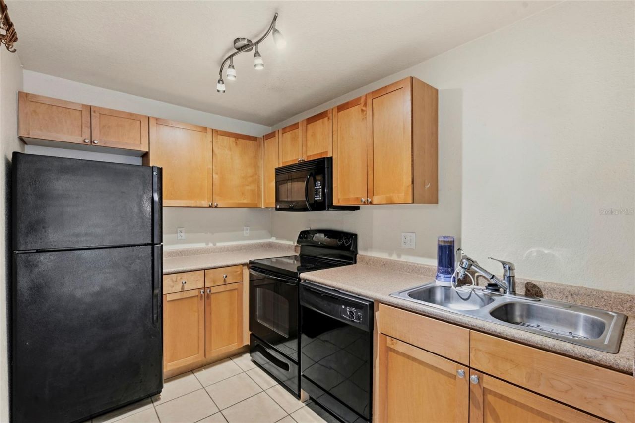 151 Seahorse Drive Se, Unit B, Saint Petersburg, FL 33705 Photo