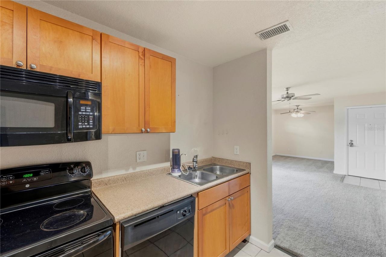 151 Seahorse Drive Se, Unit B, Saint Petersburg, FL 33705 Photo