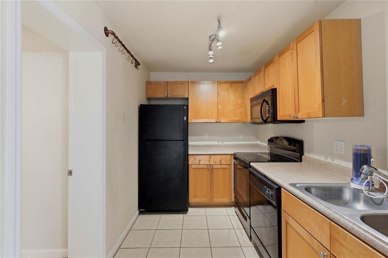 151 Seahorse Drive Se, Unit B, Saint Petersburg, FL 33705 Photo