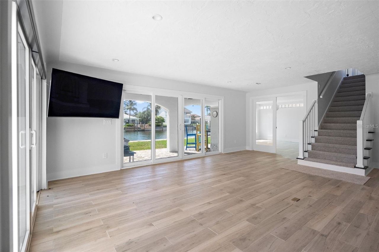 1946 Illinois Avenue Ne, Saint Petersburg, FL 33703 Photo