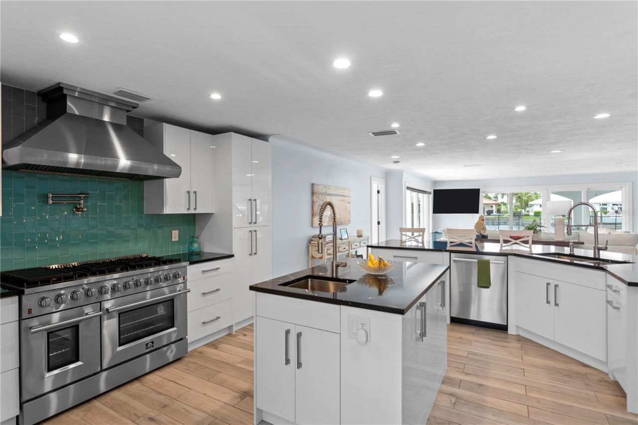 1946 Illinois Avenue Ne, Saint Petersburg, FL 33703 Photo