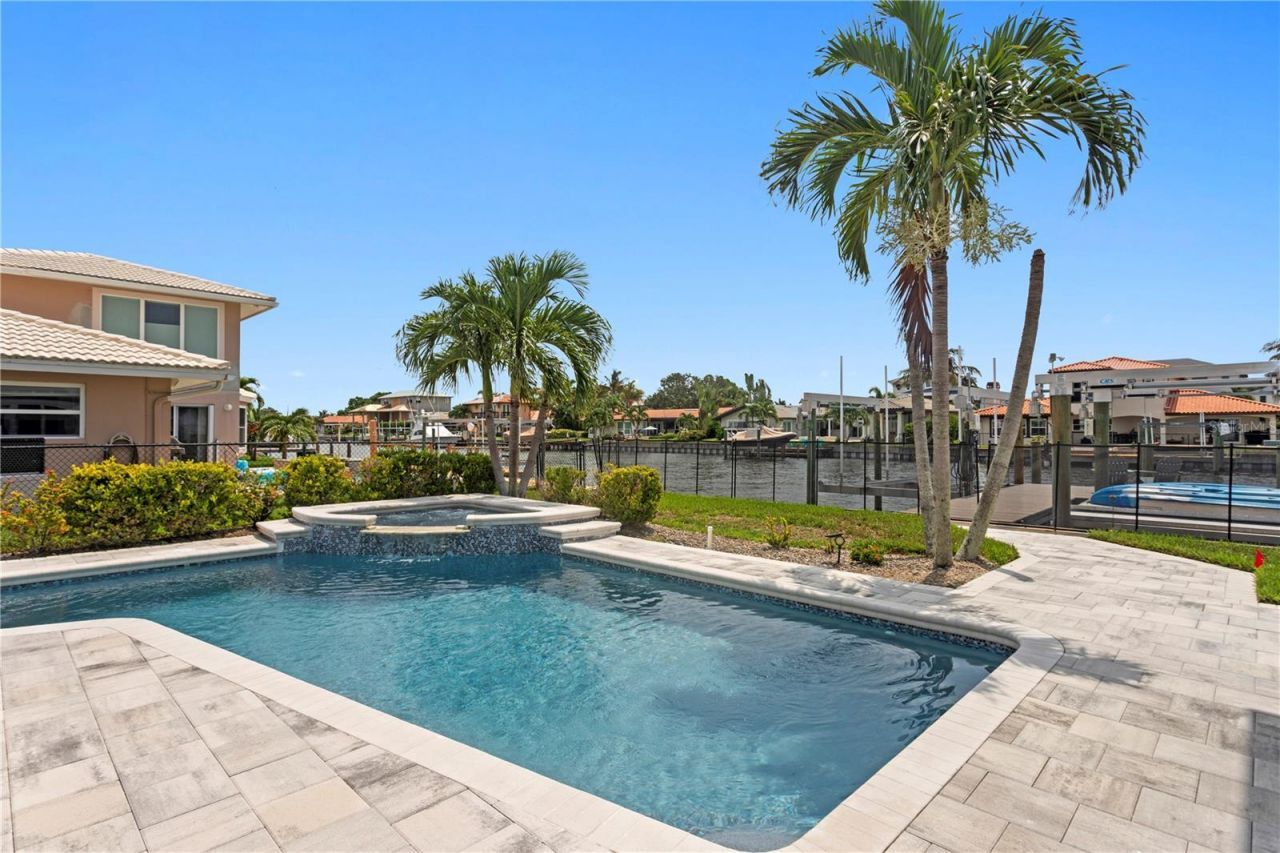 1946 Illinois Avenue Ne, Saint Petersburg, FL 33703 Photo