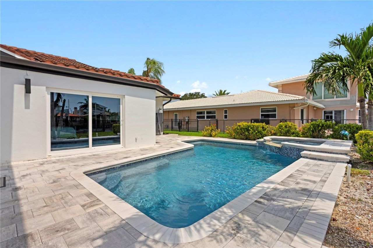 1946 Illinois Avenue Ne, Saint Petersburg, FL 33703 Photo