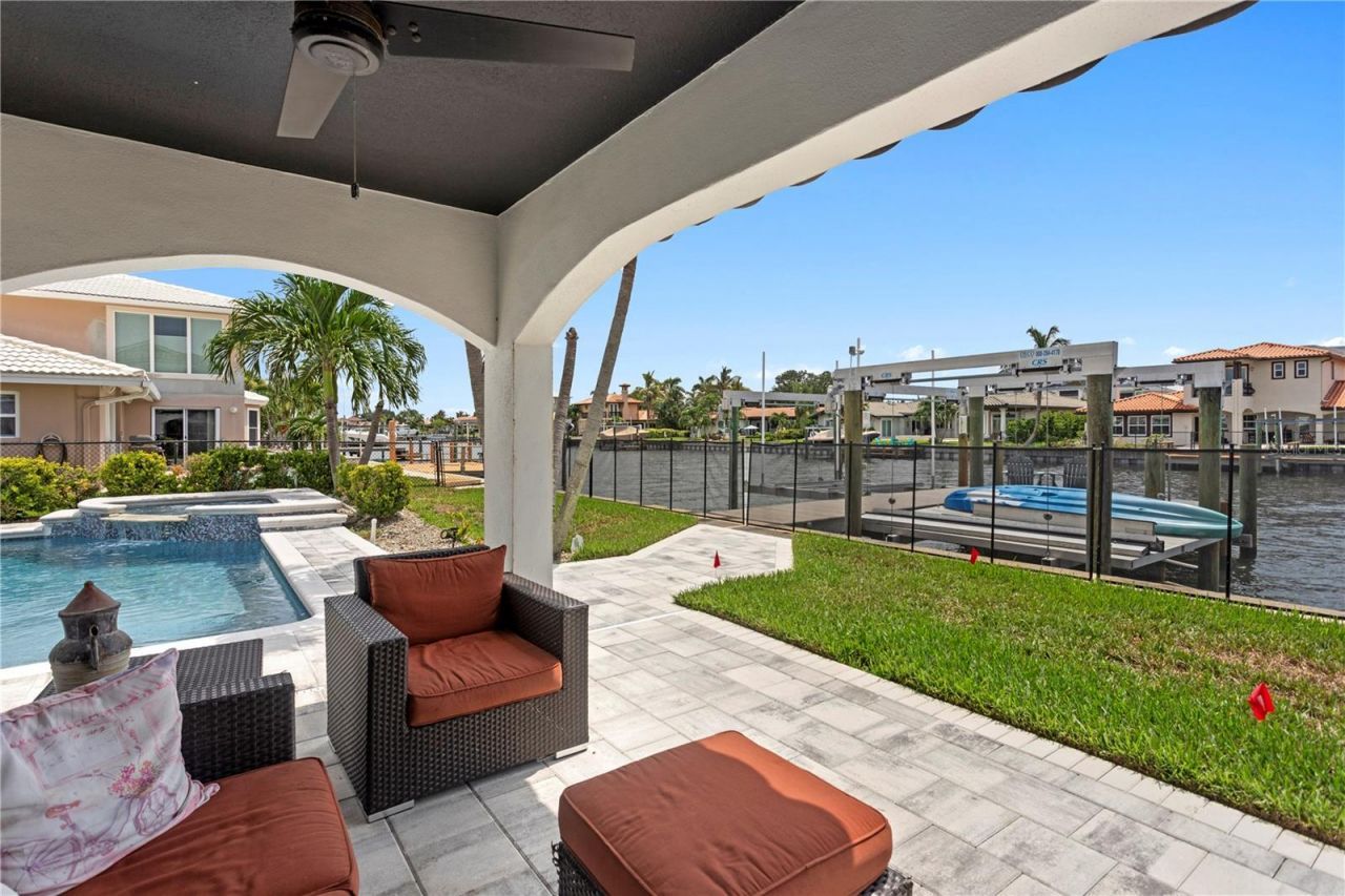 1946 Illinois Avenue Ne, Saint Petersburg, FL 33703 Photo