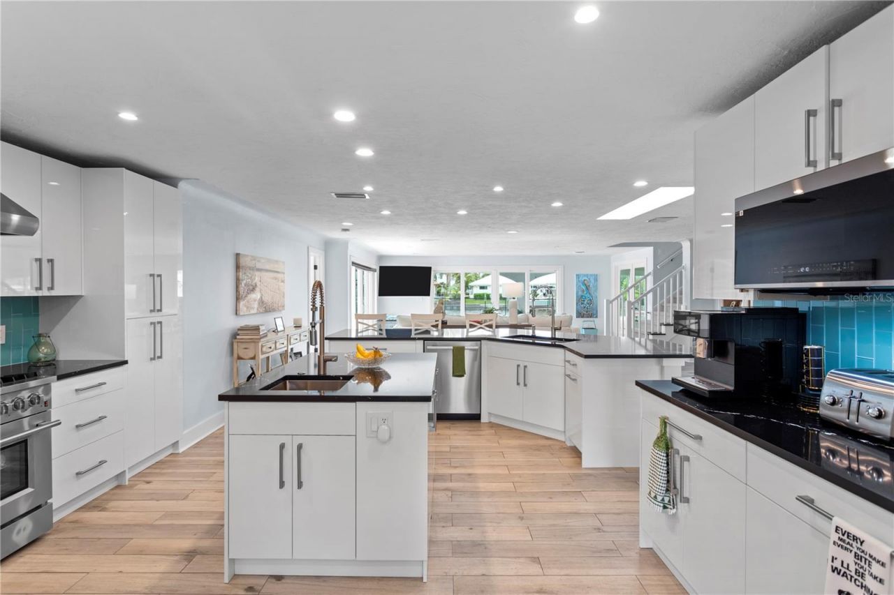 1946 Illinois Avenue Ne, Saint Petersburg, FL 33703 Photo