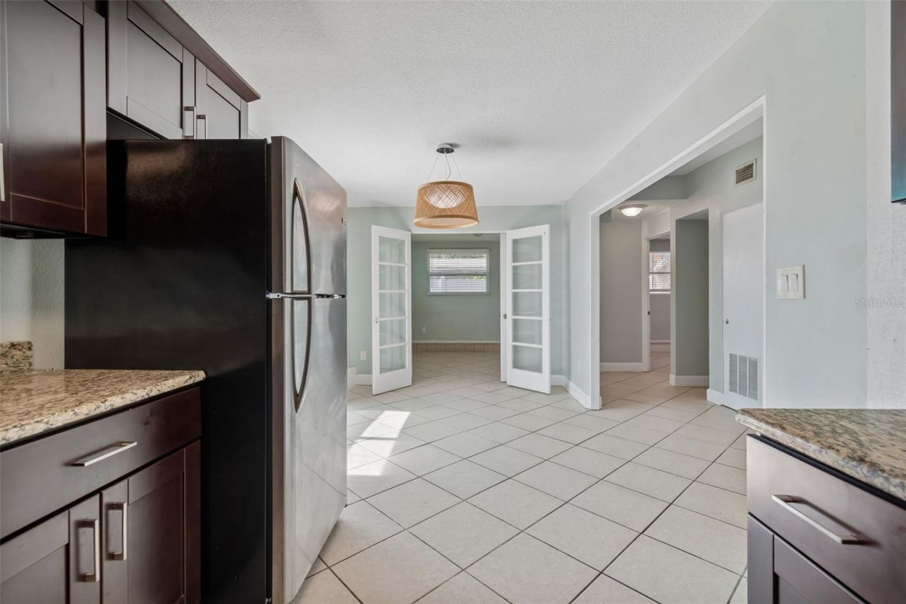 516 64th Street S, Saint Petersburg, FL 33707 Photo