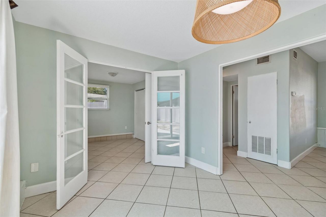 516 64th Street S, Saint Petersburg, FL 33707 Photo
