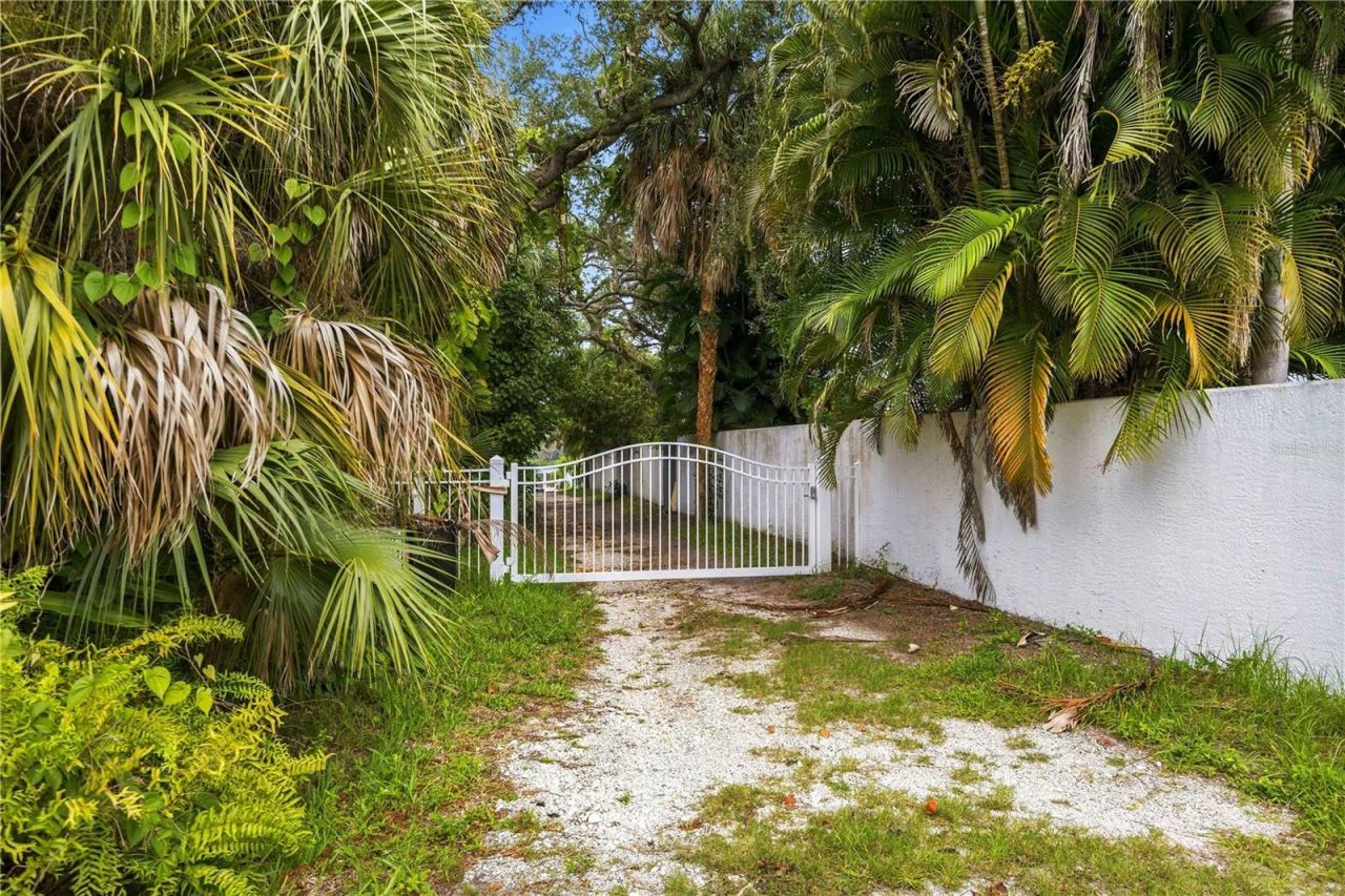 1909 Buccaneer Drive, Sarasota, FL 34231 Photo