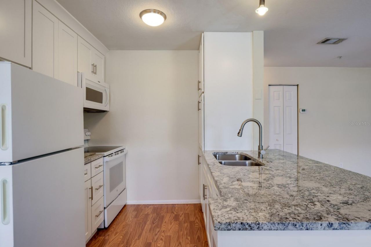850 S Tamiami Trail , Unit 325, Sarasota, FL 34236 Photo