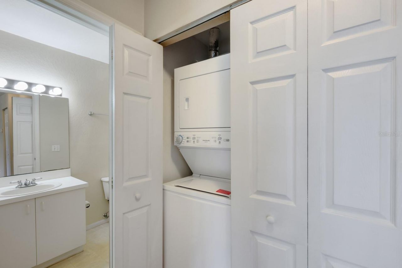 850 S Tamiami Trail , Unit 325, Sarasota, FL 34236 Photo