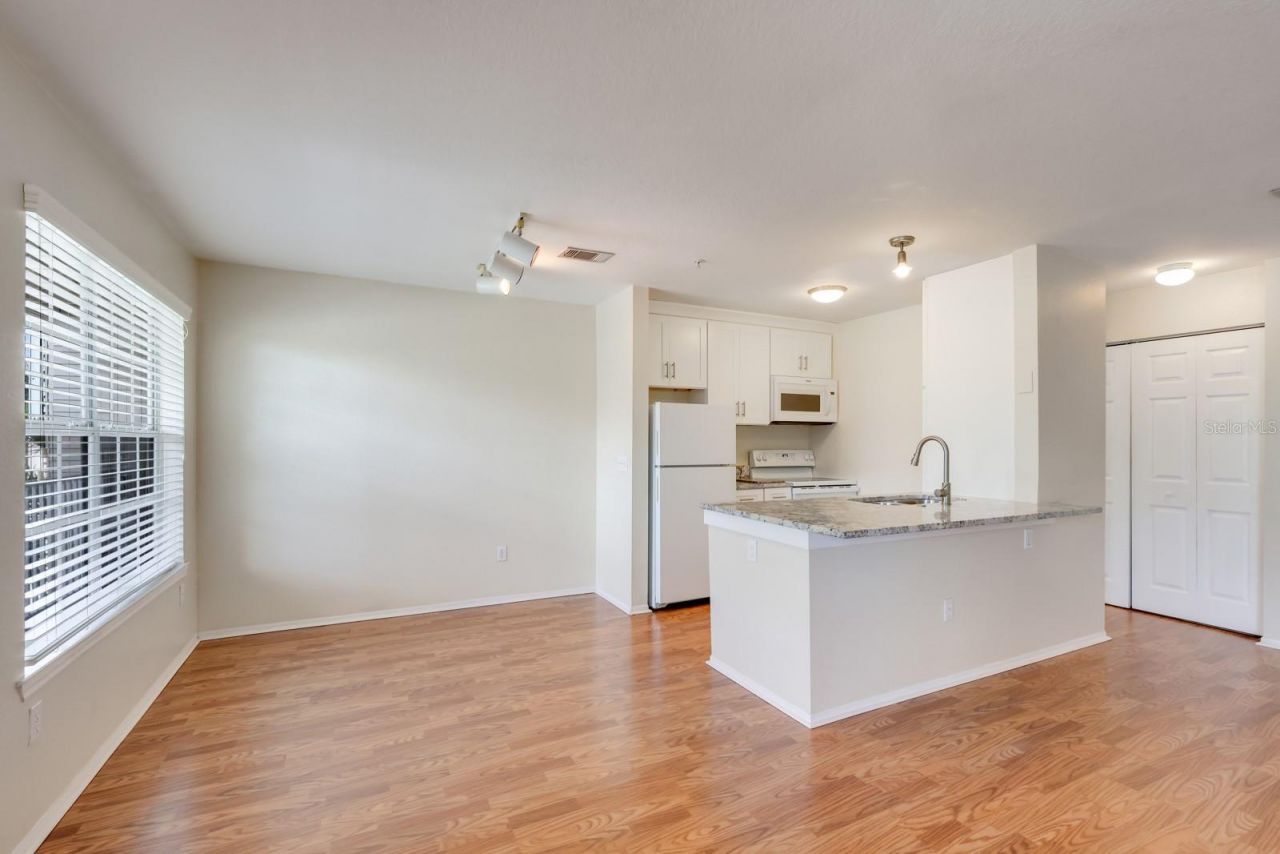 850 S Tamiami Trail , Unit 325, Sarasota, FL 34236 Photo