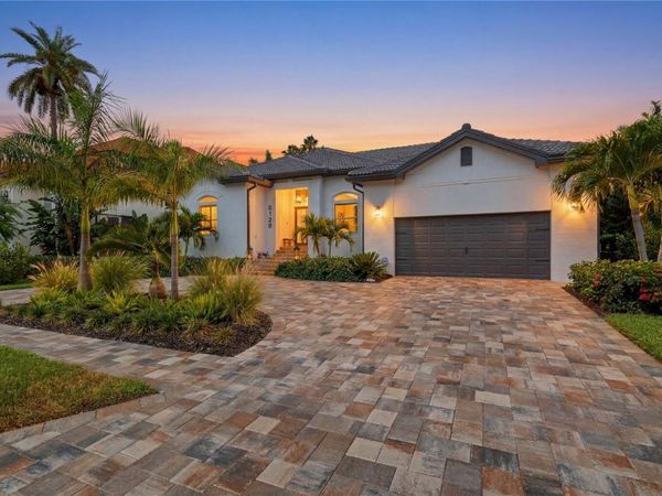 6128 PASADENA POINT BOULEVARD, GULFPORT, FL 33707