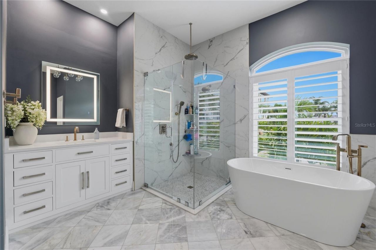 6128 Pasadena Point Boulevard, Gulfport, FL 33707 Photo