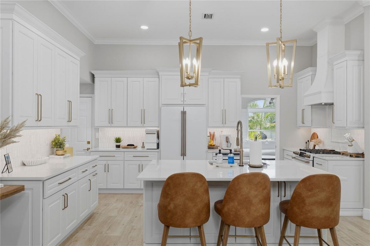 6128 Pasadena Point Boulevard, Gulfport, FL 33707 Photo