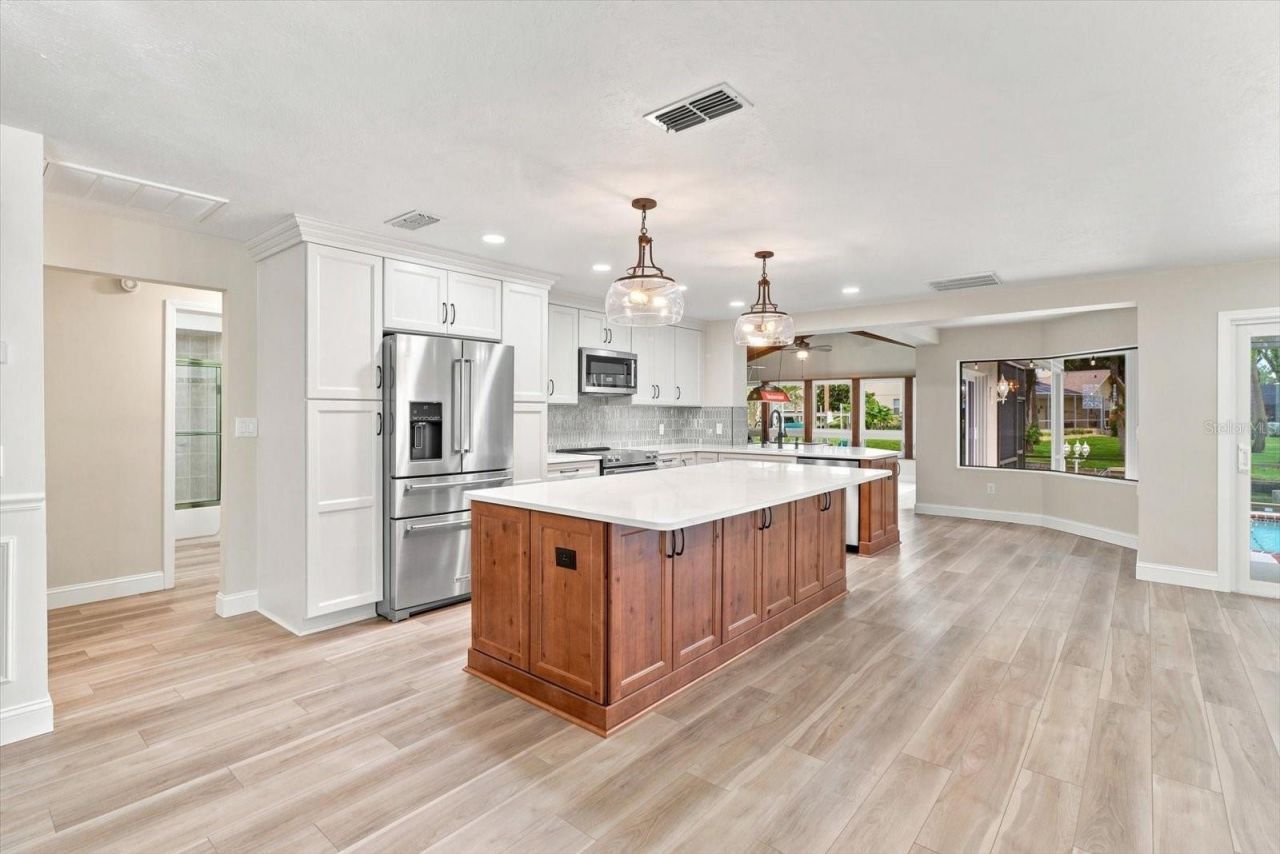 220 SE Kings Bay Drive, Crystal River, FL 34429 Photo