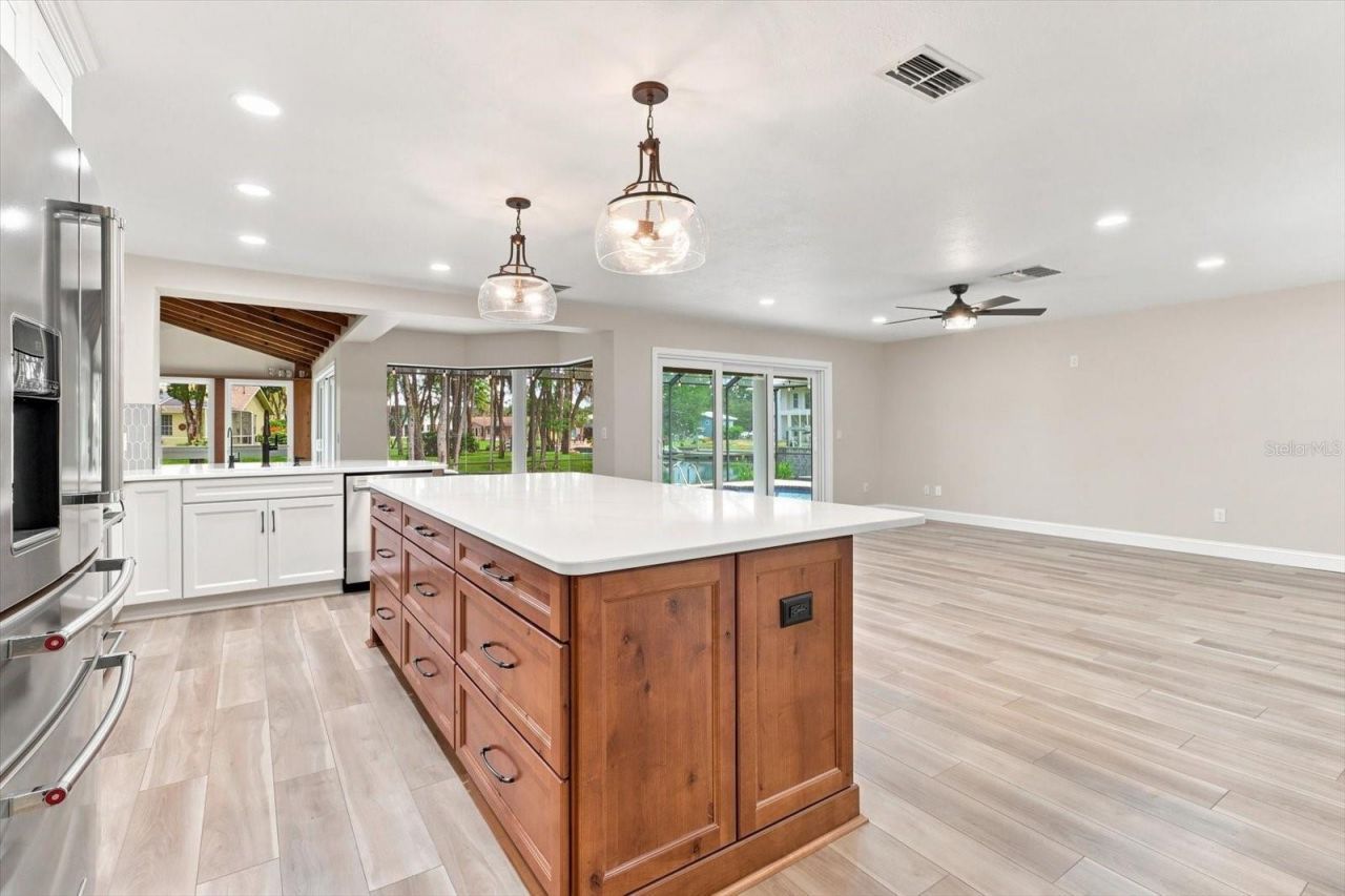 220 SE Kings Bay Drive, Crystal River, FL 34429 Photo