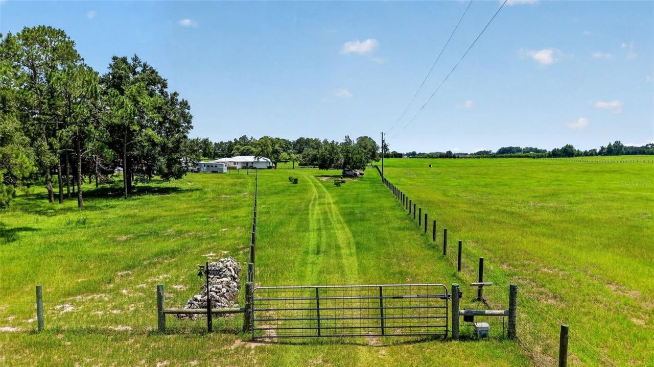 20500 NW 27th Street, Morriston, FL 32668 Photo