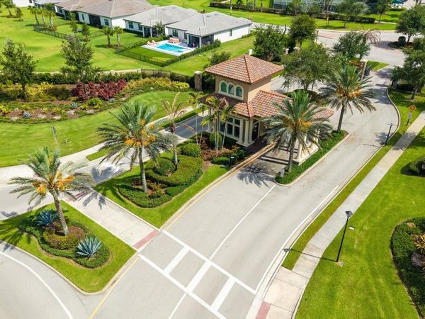 218 SE LONGVIEW DRIVE , PORT ST LUCIE, FL 34984