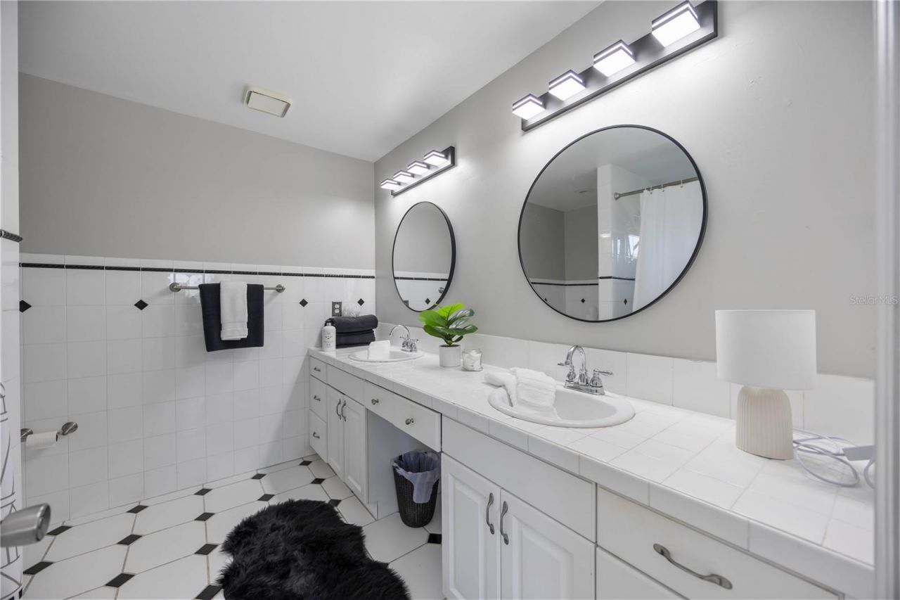 13951 Harbor View Drive , Seminole, FL 33776 Photo