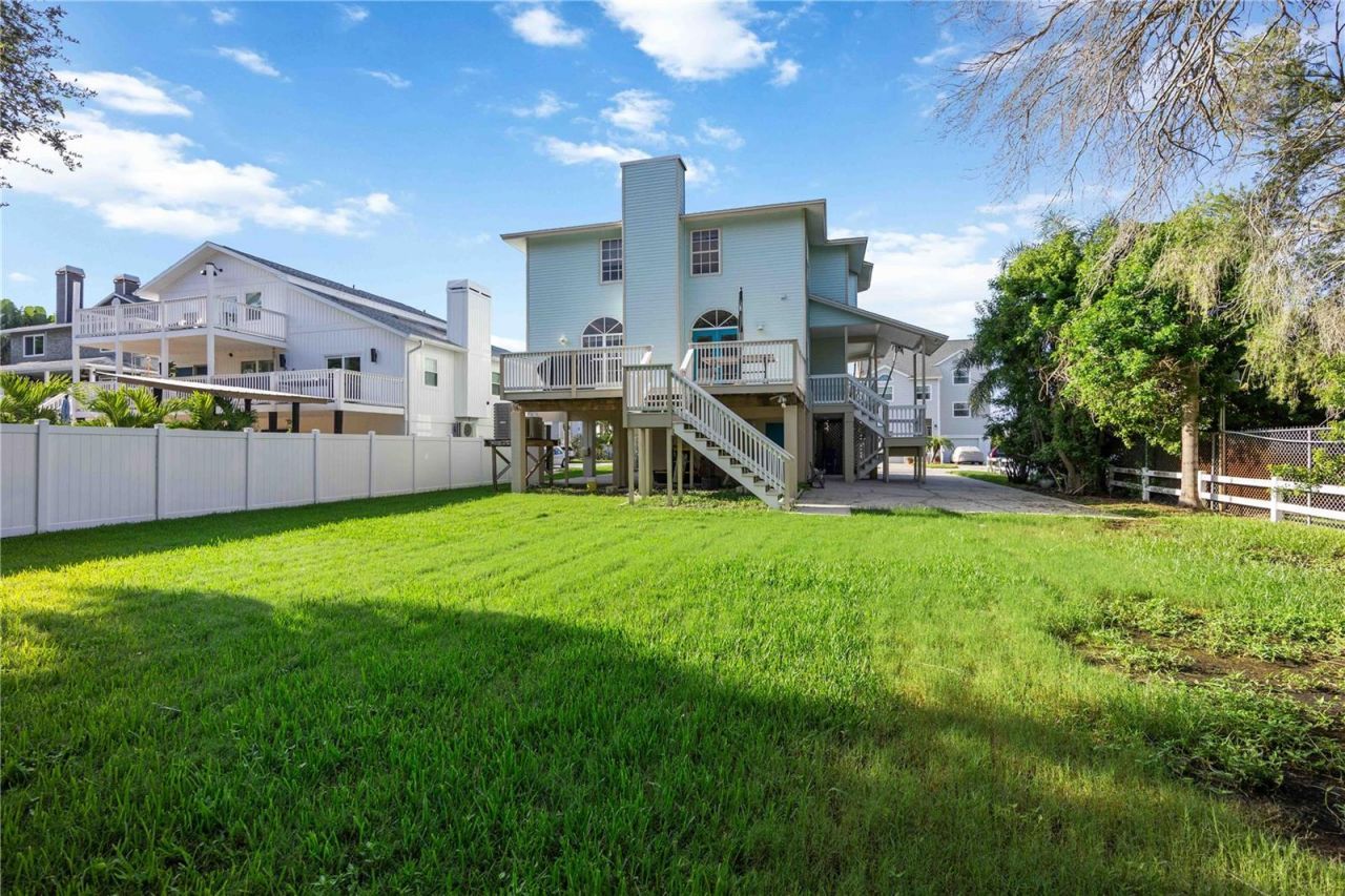 13951 Harbor View Drive , Seminole, FL 33776 Photo