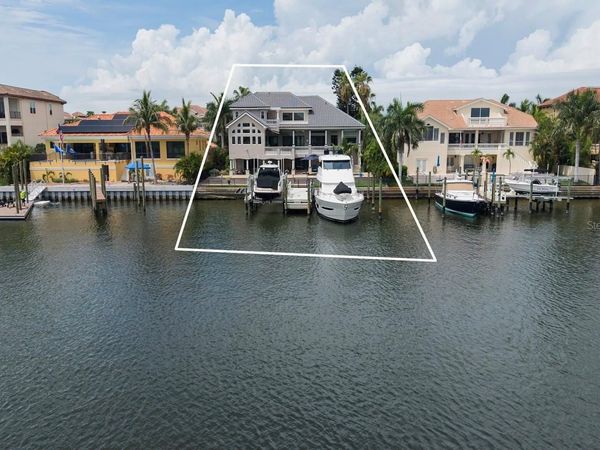 6113 PASADENA POINT BOULEVARD, GULFPORT, FL 33707