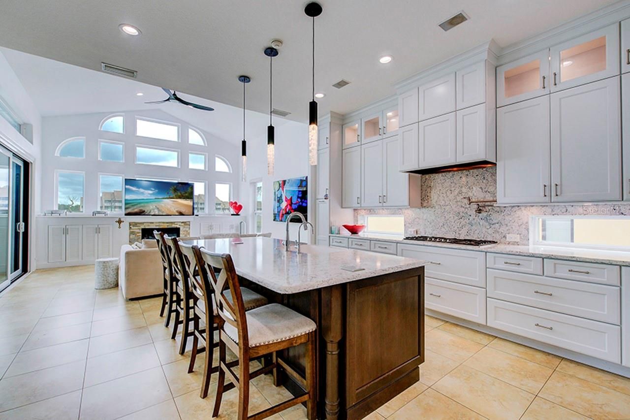 6113 Pasadena Point Boulevard, Gulfport, FL 33707 Photo