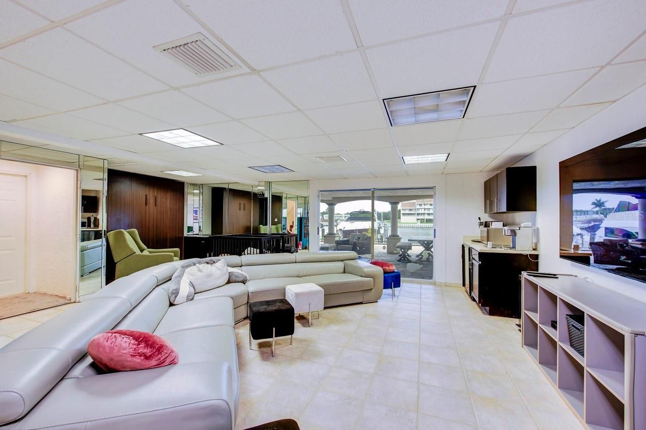 6113 Pasadena Point Boulevard, Gulfport, FL 33707 Photo