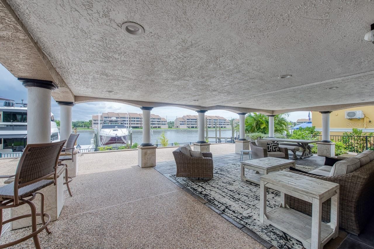 6113 Pasadena Point Boulevard, Gulfport, FL 33707 Photo