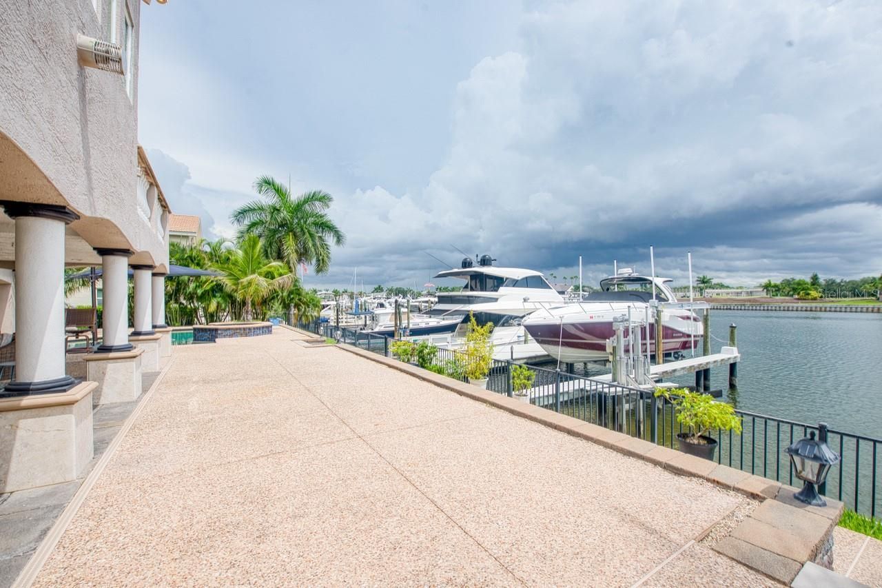 6113 Pasadena Point Boulevard, Gulfport, FL 33707 Photo