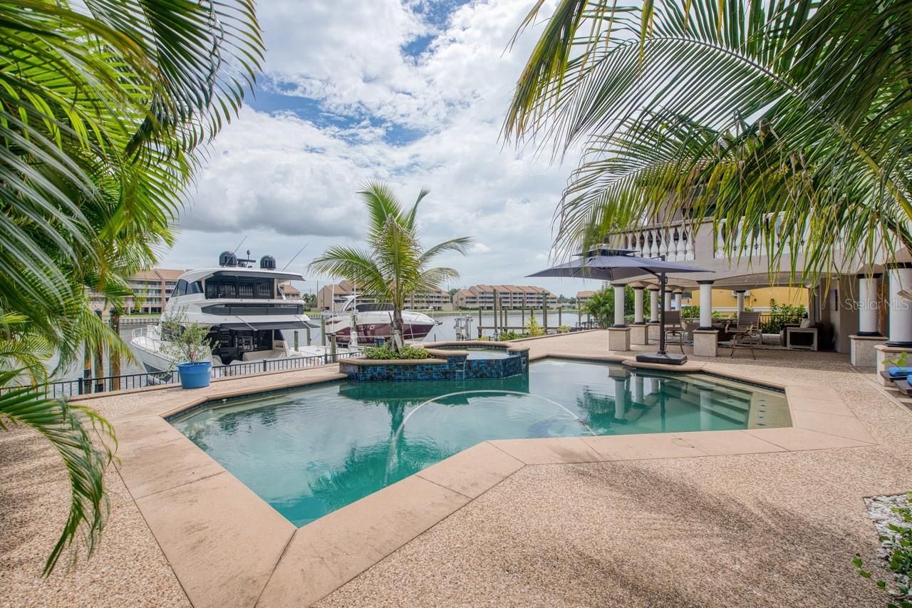 6113 Pasadena Point Boulevard, Gulfport, FL 33707 Photo