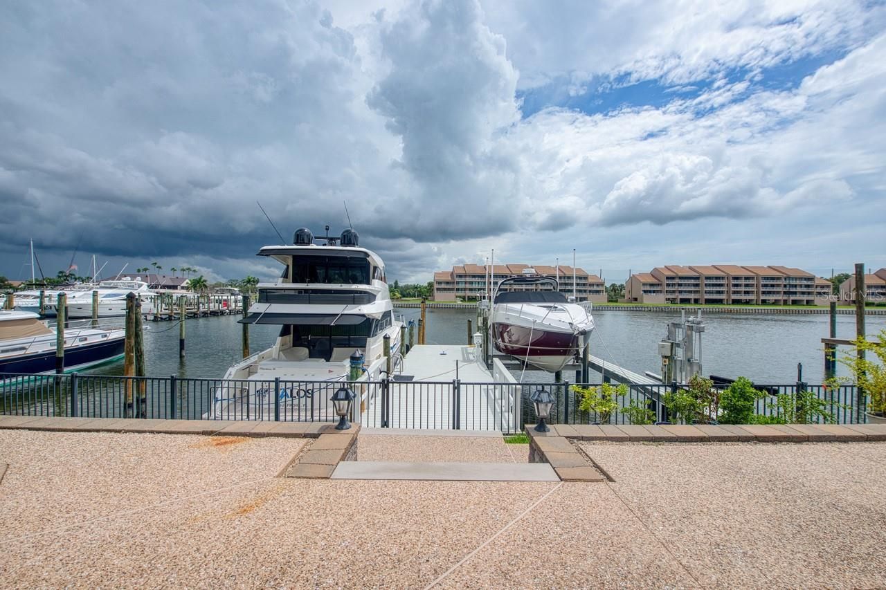 6113 Pasadena Point Boulevard, Gulfport, FL 33707 Photo