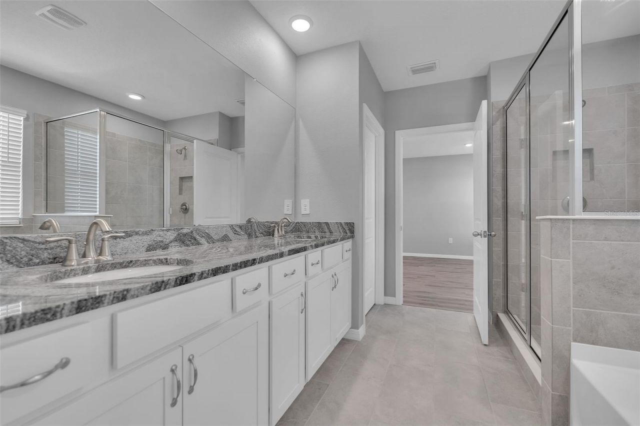5748 Woodland Sage Drive, Sarasota, FL 34238 Photo