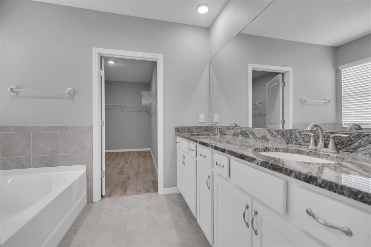 5748 Woodland Sage Drive, Sarasota, FL 34238 Photo