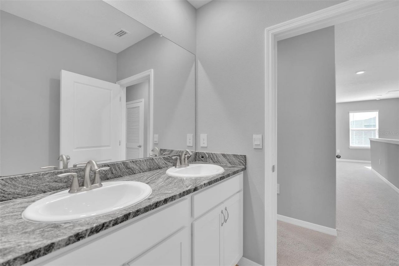 5748 Woodland Sage Drive, Sarasota, FL 34238 Photo