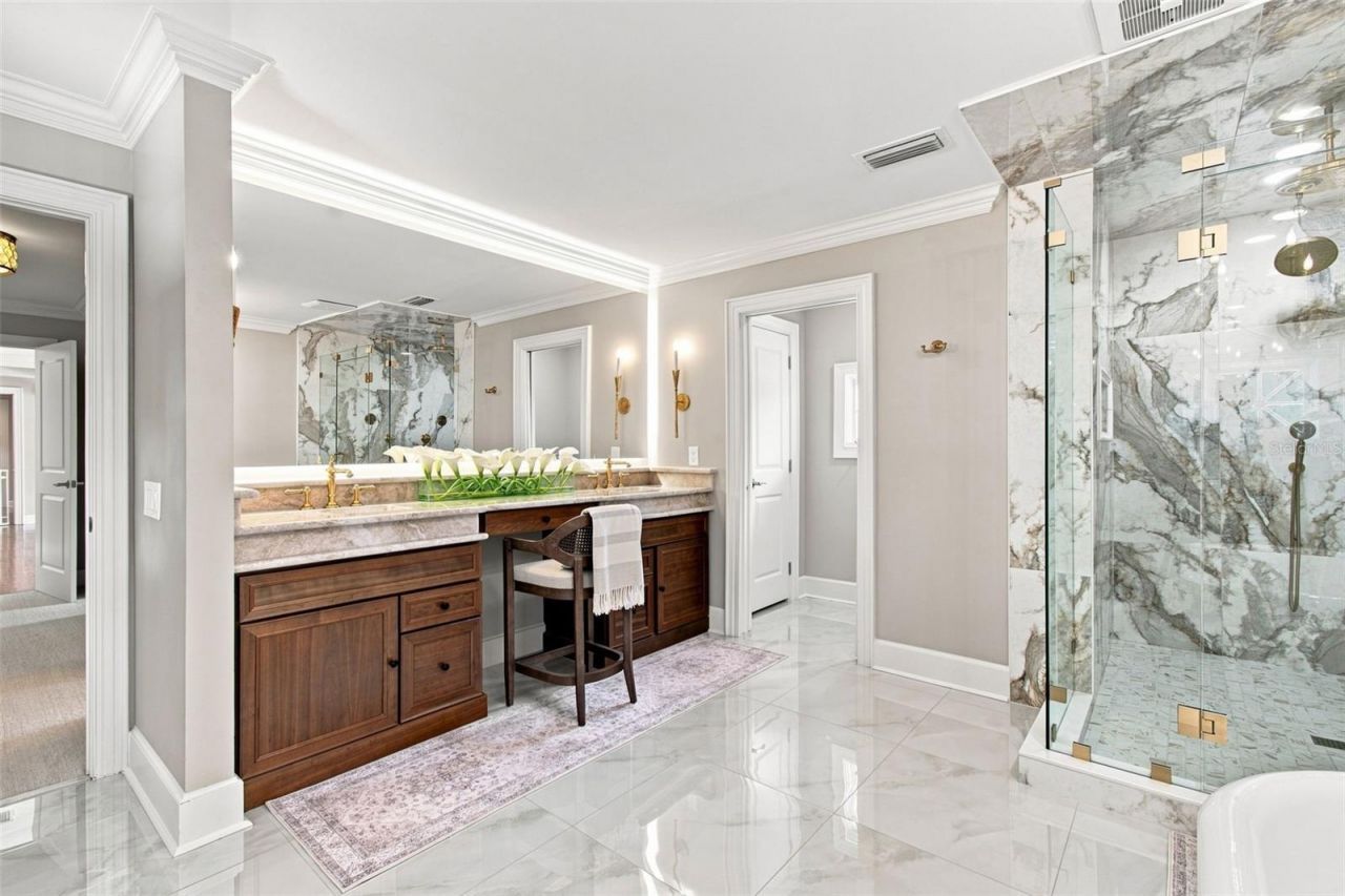 4537 W Swann Avenue, Tampa, FL 33609 Photo