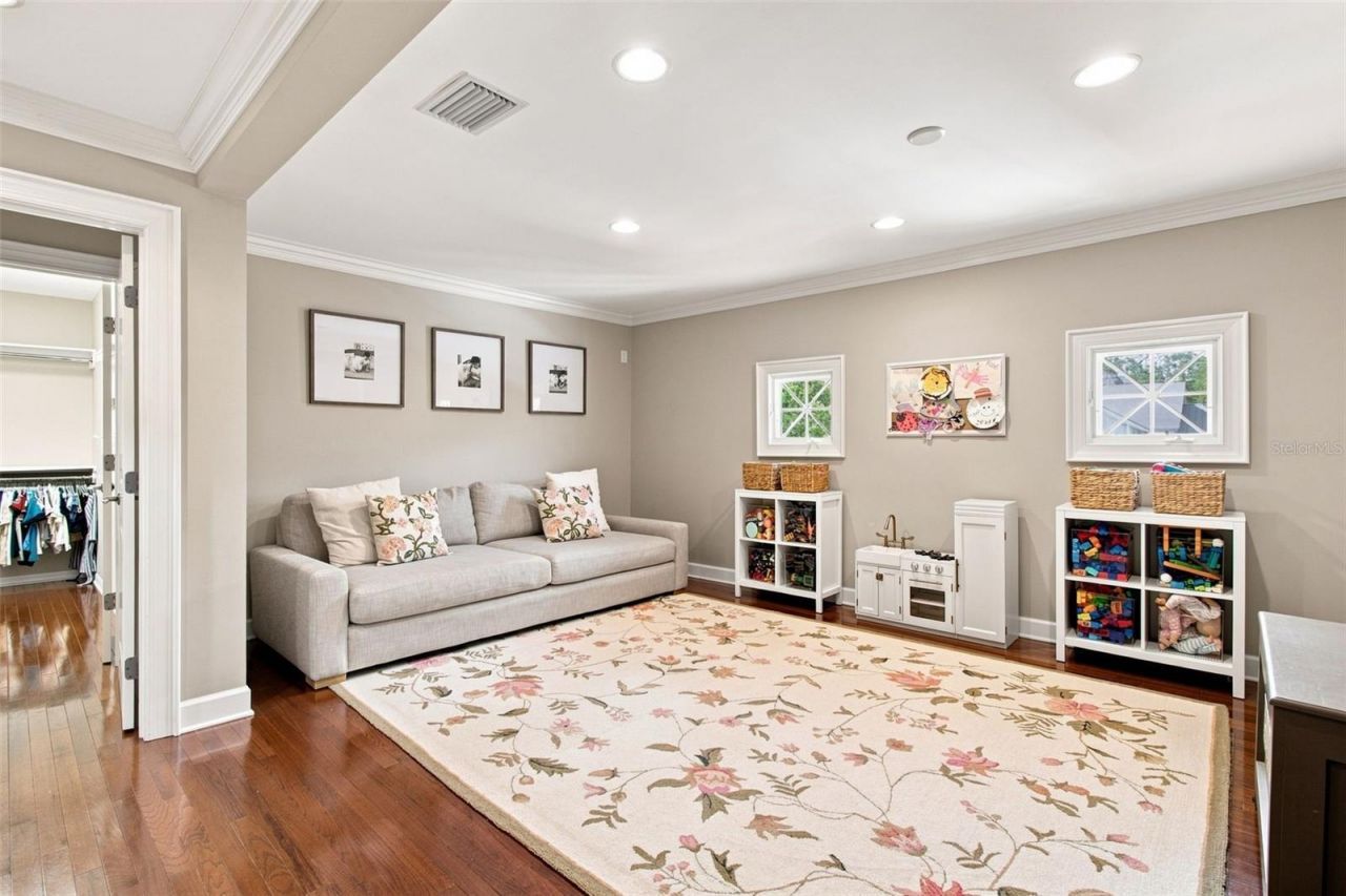 4537 W Swann Avenue, Tampa, FL 33609 Photo